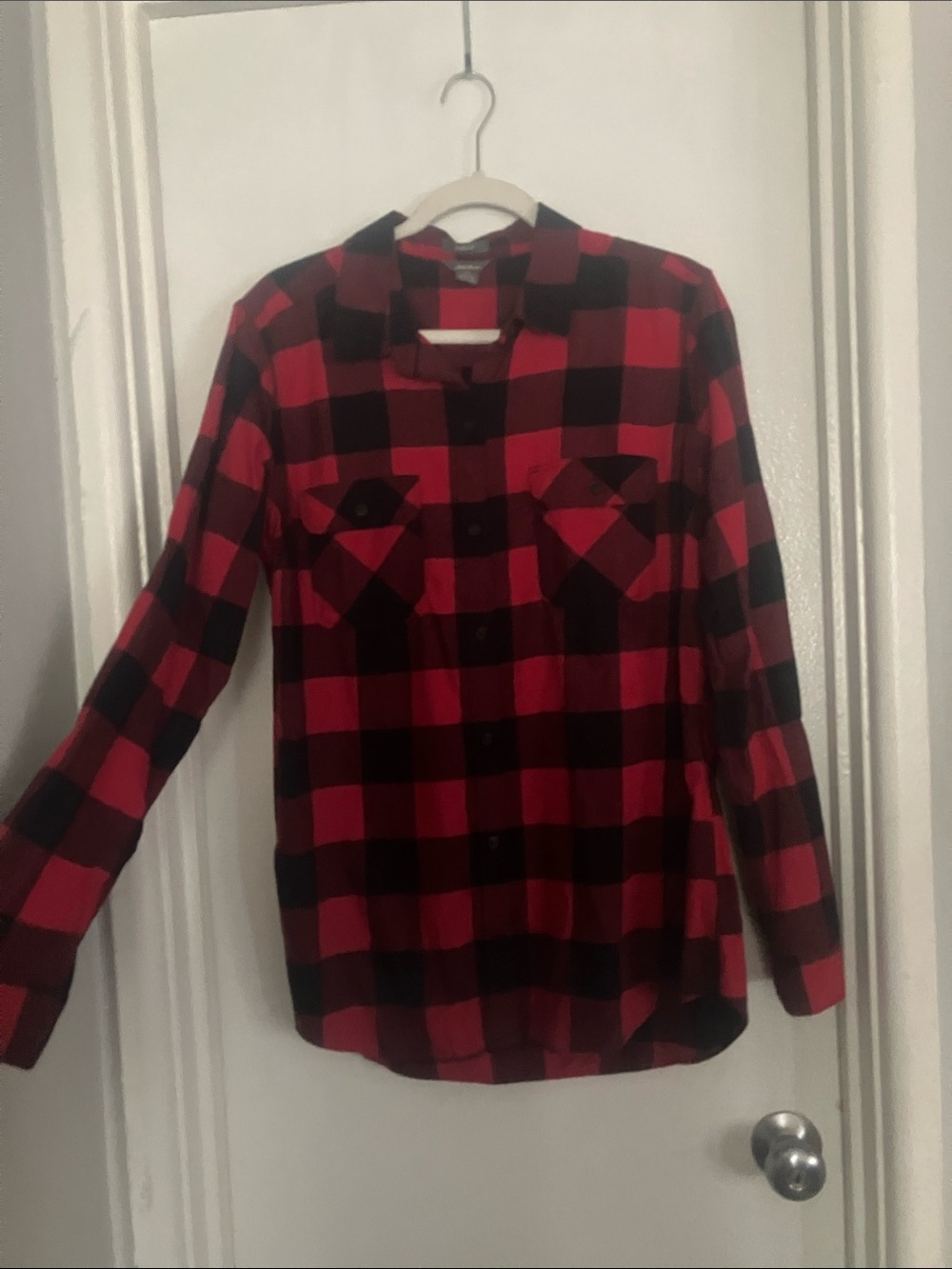 Women’s Eddie Bauer Red and Black Buffalo Plaid Button-Up Shirt size Large Tall